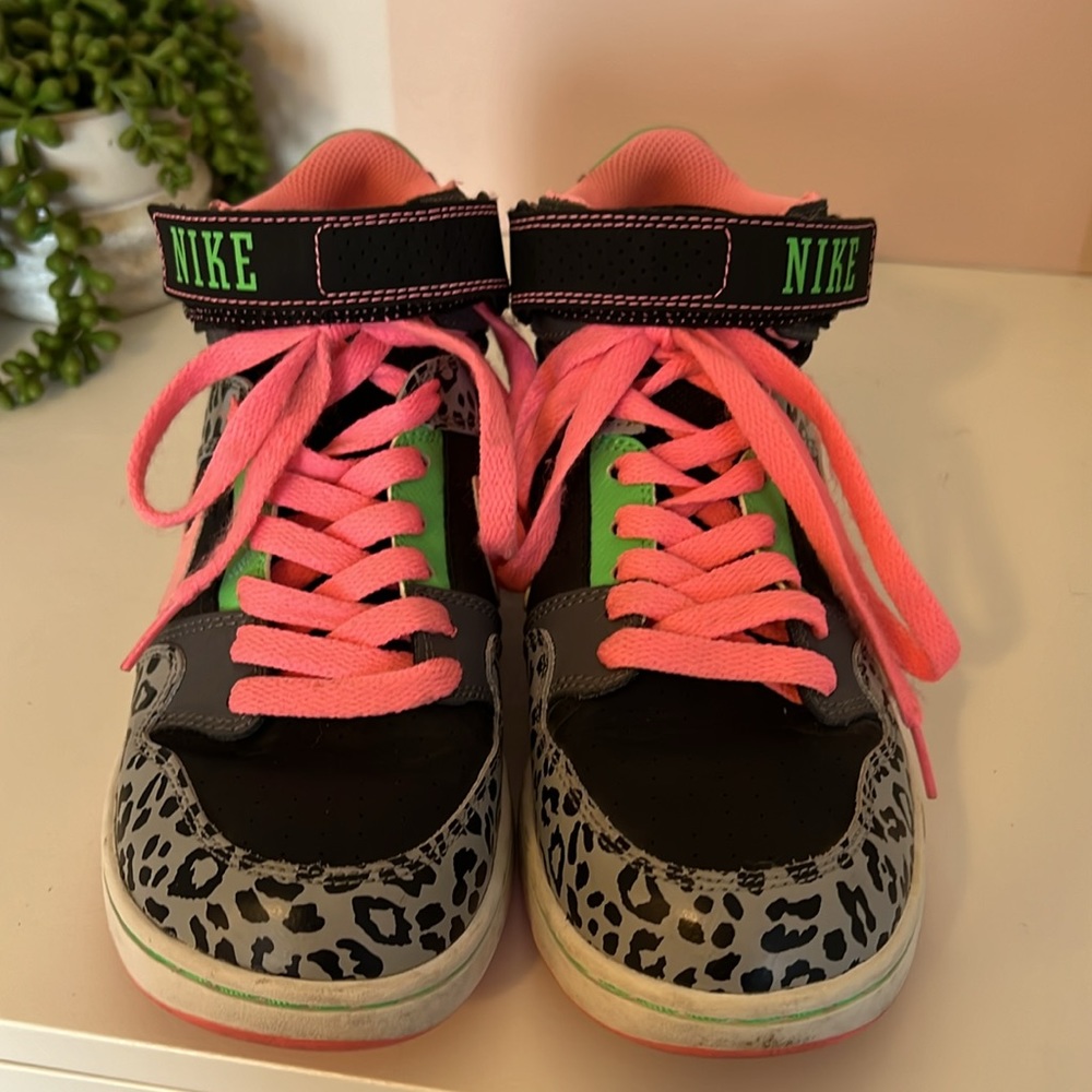 Nike Youth Morgan low tops - 6Y (W8) neon pink, green, cheetah - Picture 3 of 7